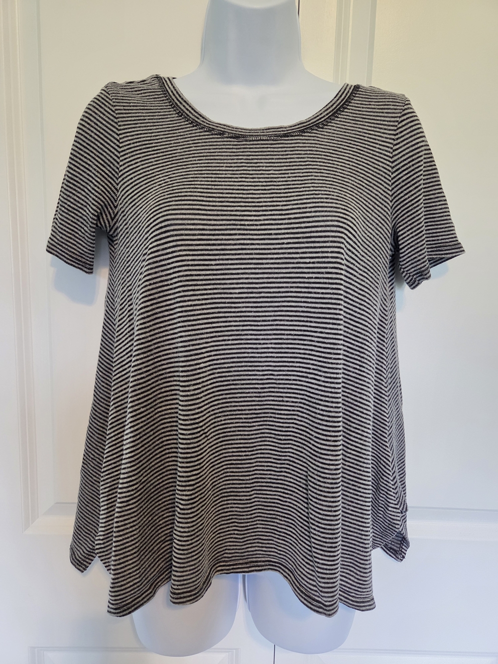 Billabong Black & White Striped Short-Sleeve Swing Tee